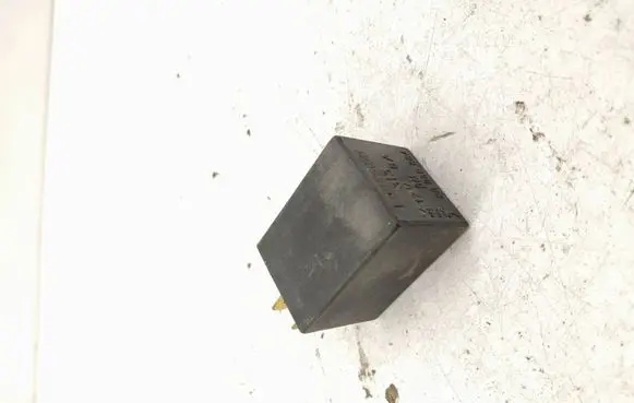 Opel Vectra C Cruise control relay 90069864
