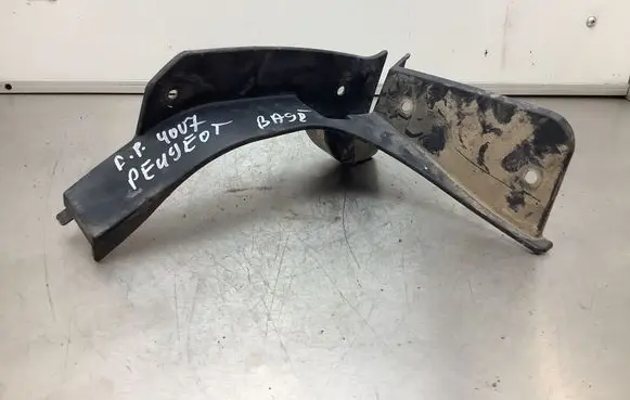 Peugeot 4007 Rear bumper mounting bracket 6415A016
