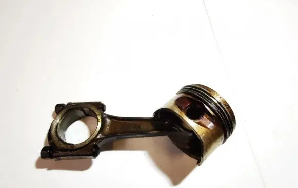 Citroen Xsara Piston with connecting rod