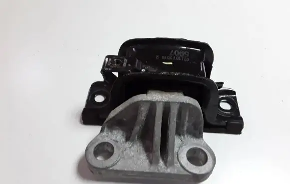 Opel Corsa E Engine mount bracket 468646740