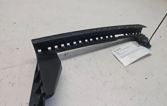 Audi Q7 4L Rear door windshield rail 4L0839068