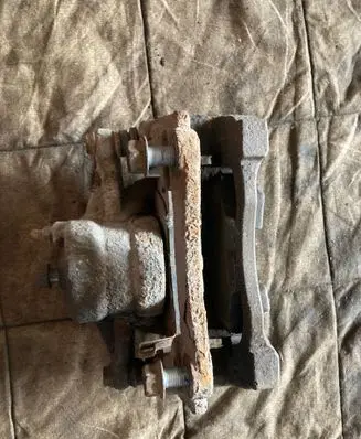 Toyota Corolla Verso E121 Front brake caliper