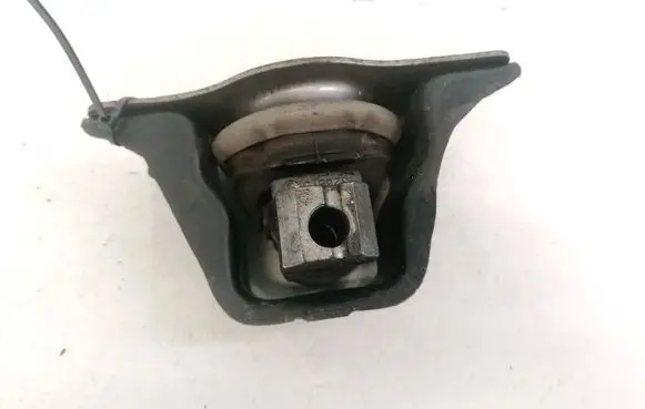 Engine mount bracket