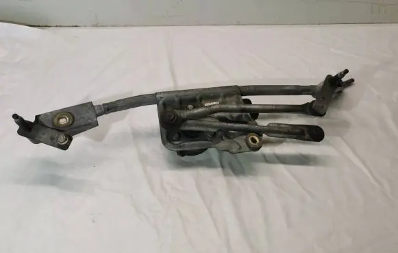 Volvo XC90 Front wiper linkage and motor 8659969 3243c 30039302