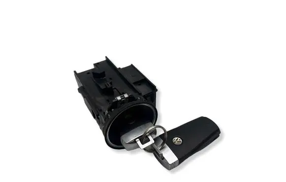 Volkswagen PASSAT CC Ignition lock 33303701