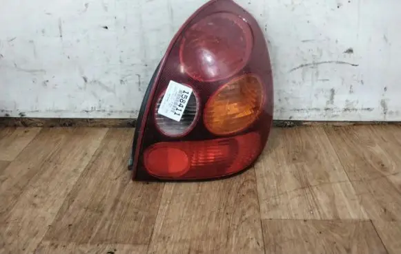 Toyota Avensis T220 Rear/tail lights