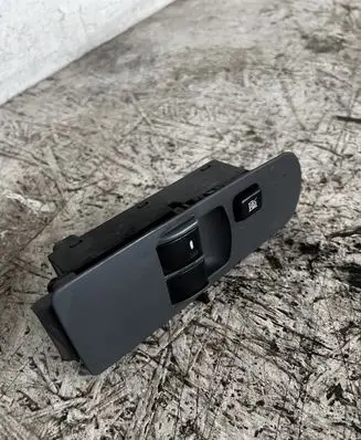 Mitsubishi Colt Electric window control switch