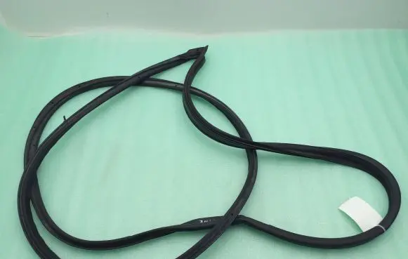 Nissan Pulsar Rubber seal front door (on door) 808303ZL0A