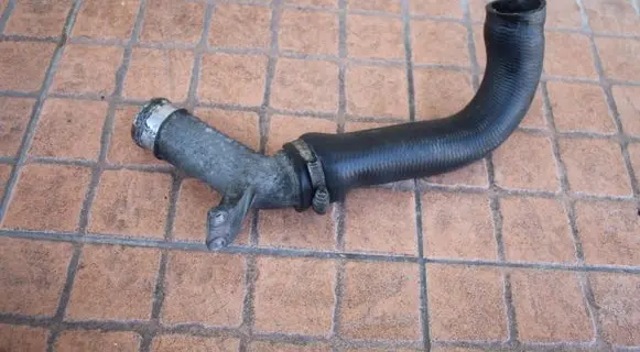 Mercedes-Benz E W210 Engine coolant pipe/hose A6132030015