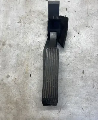 Mercedes-Benz E W211 Accelerator throttle pedal A2113000404