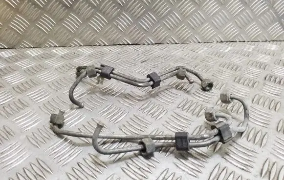 Volkswagen PASSAT B4 Fuel injector supply line/pipe 
