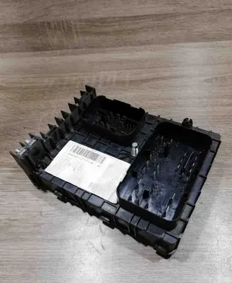 Volkswagen Touran I Fuse module L1T000034