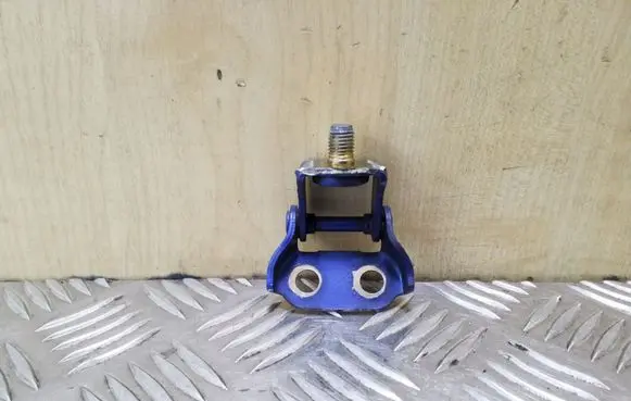 Mazda 3 I Tailgate/trunk/boot hinge