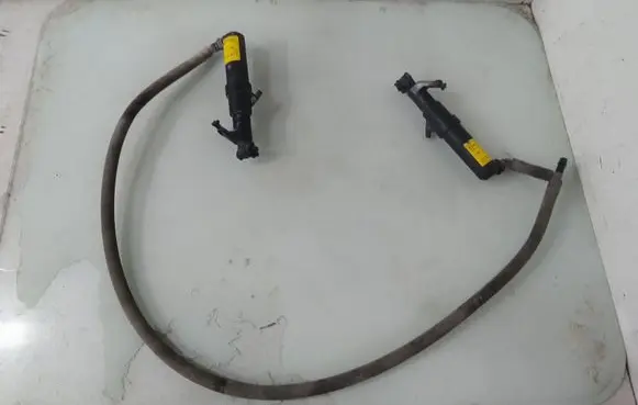Headlight washer spray nozzle