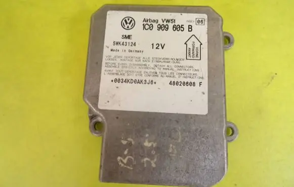 Volkswagen PASSAT B5 Airbag control unit/module 1C0909605B 5WK43124