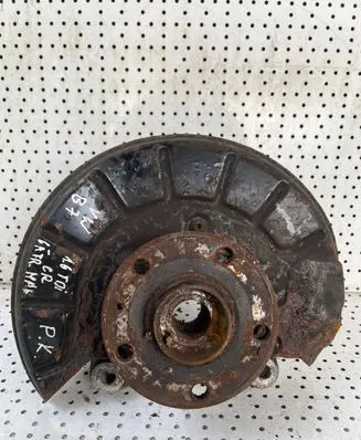 Volkswagen PASSAT B7 Front wheel hub spindle knuckle