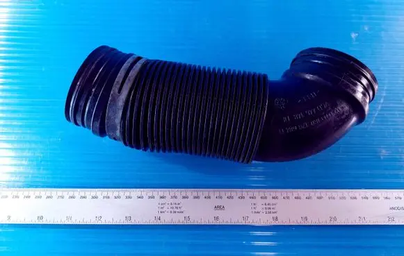 Volkswagen Jetta V Air intake duct part 1K0129684B