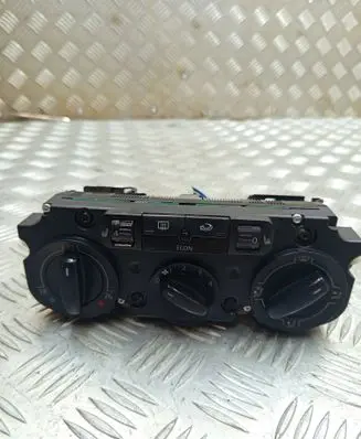 Volkswagen PASSAT B6 Climate control unit