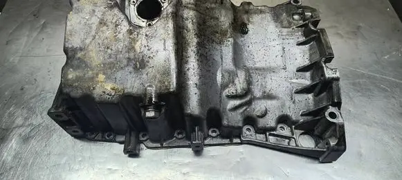 Volkswagen Caddy Oil sump 03L103603D