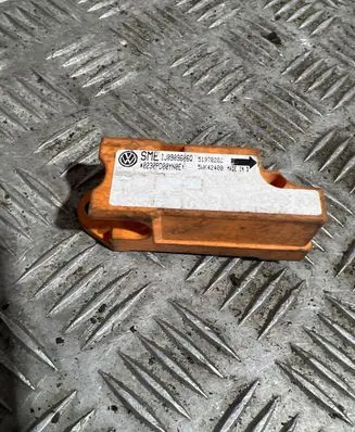 Volkswagen New Beetle Airbag deployment crash/impact sensor 1J0909606Q 5WK40202