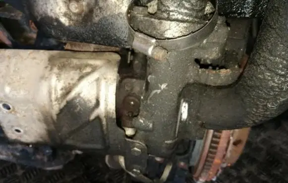 Nissan Almera Tino Turbo 144114W100 7053058