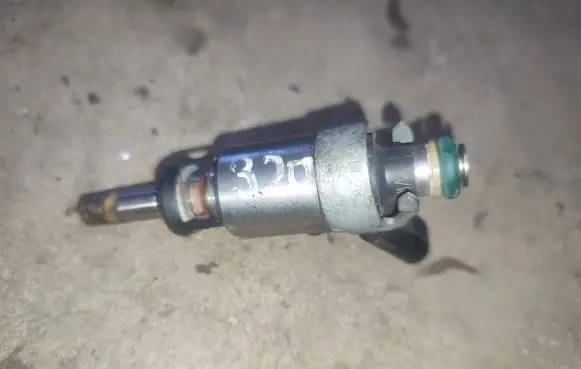 Volkswagen PASSAT B7 USA Fuel injector 06A906036F
