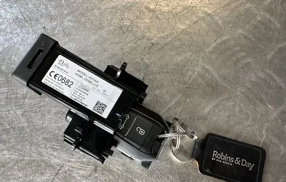 Citroen C4 II Picasso Ignition lock 9800630080