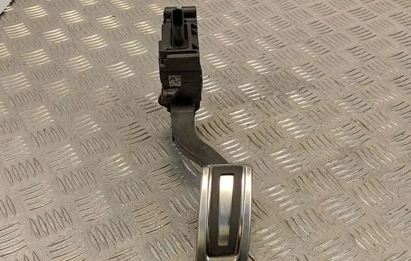 Volkswagen Polo VI Accelerator throttle pedal 2Q1723503 XX52CC0 CC020017C1