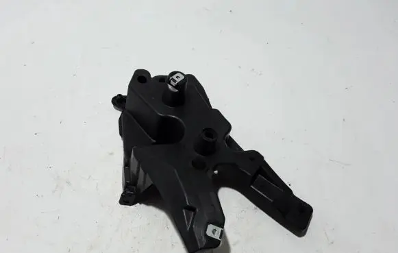 Volvo XC60 Fender mounting bracket 31424579