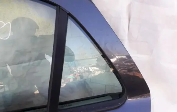 Renault Laguna II Rear vent window glass 