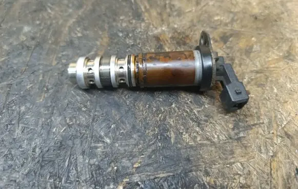 BMW 3 E92 E93 Camshaft vanos timing valve 7584115