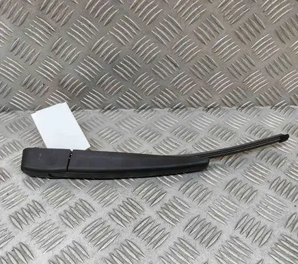 Rear wiper blade arm