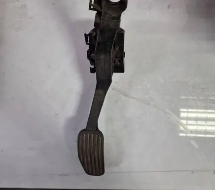 Volvo S70 V70 V70 XC Accelerator throttle pedal 6842390