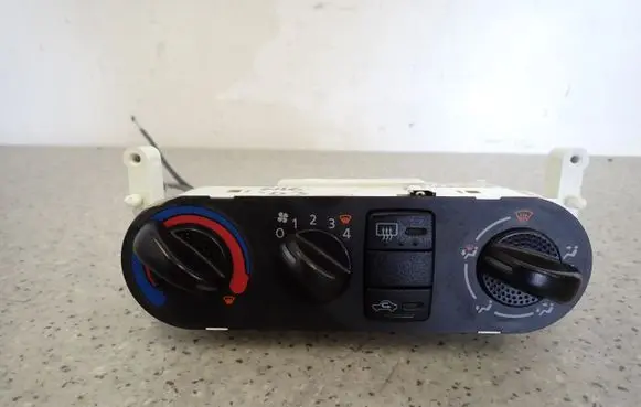 Nissan Almera N16 Other switches/knobs/shifts 