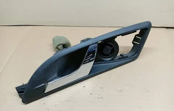 Skoda Octavia Mk2 (1Z) Front door interior handle 1Z0837247