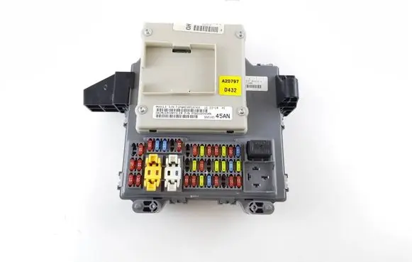 Jeep Cherokee III KJ Fuse module 56010545AN P56010545AN T1PQH03852EVU1