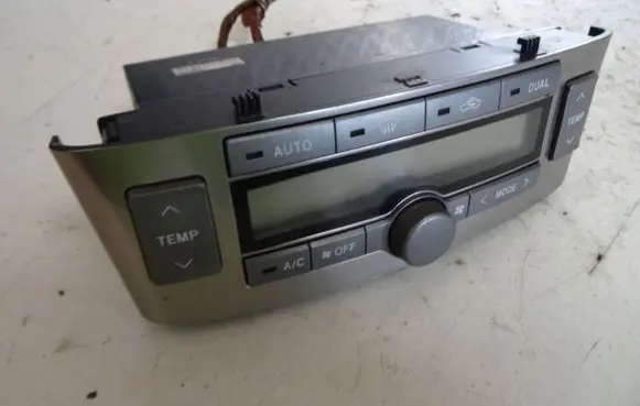 Toyota Avensis T250 Climate control unit MB146570