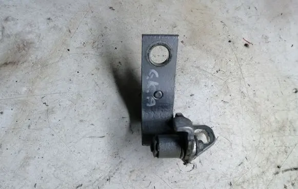 Ford Mondeo MK IV Rear door lower hinge A046575