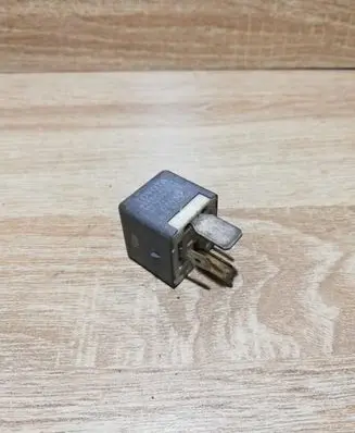 Toyota Avensis T250 Other relay 9008087039
