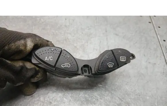 Ford Focus Other switches/knobs/shifts 98AG19A945CG