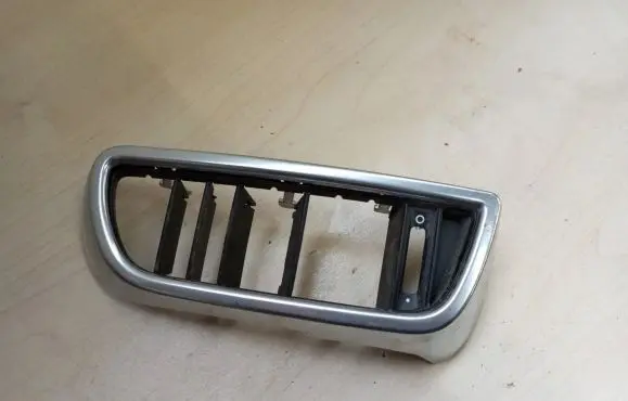 Porsche Cayenne (92A) Dashboard air vent grill cover trim 7P5819728E