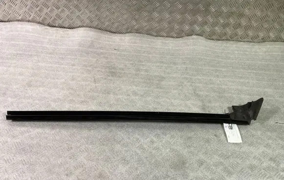 Ford Mustang VI Rubber seal front coupe door window 