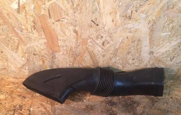 Volvo S60 Air intake hose/pipe 8638624