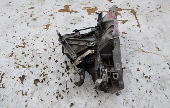 Nissan Juke I F15 Manual 5 speed gearbox JR5339
