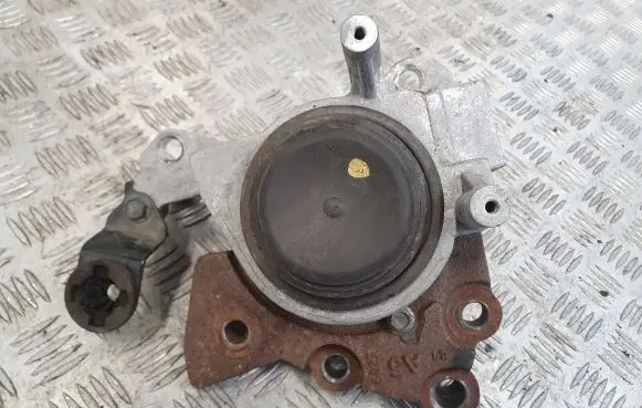 Nissan X-Trail T32 Engine mounting bracket