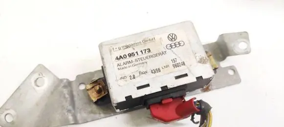 Audi A6 S6 C4 4A Alarm control unit/module 4A0951173