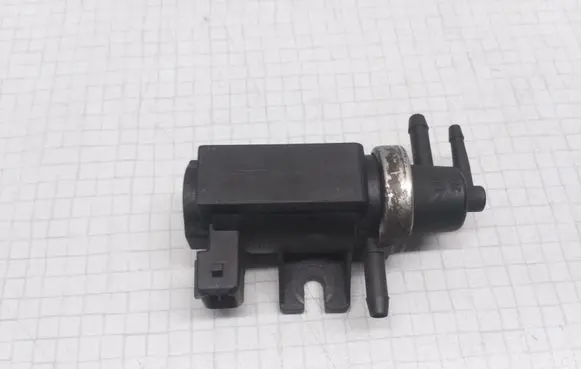 Volkswagen Golf IV Turbo solenoid valve 72190343 30618057