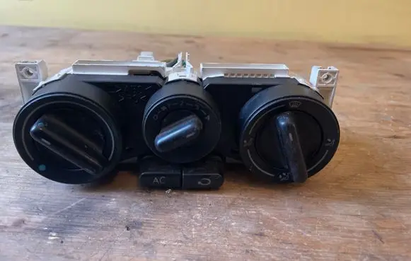 Volkswagen New Beetle Air conditioning (A/C) switch 1C0820046E
