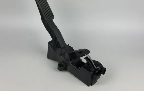 Mercedes-Benz B W245 Accelerator throttle pedal A1693000304 040707 91736020