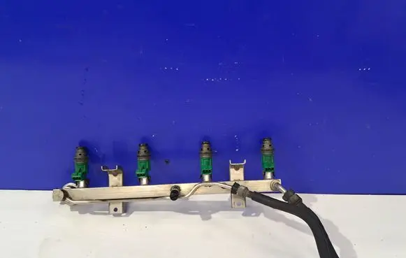 Saab 95 - 96 Fuel injectors set 9187493 9177437